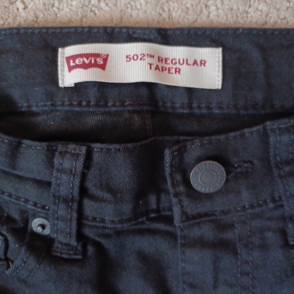Levi's Boys' 502 Regular Taper Fit Performance Jeans - Black (10 Regular) - Picture 6 of 7